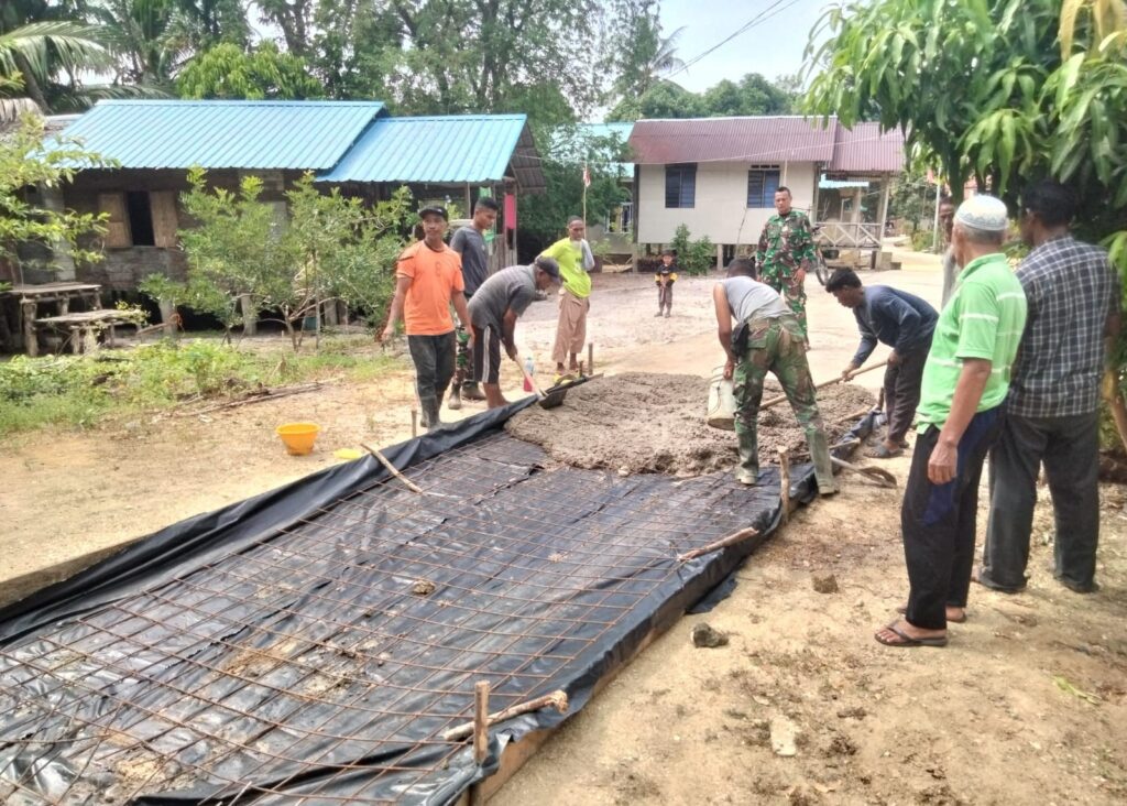 Semenisasi program TMMD ke-121 di Desa Sanglar, pagi tadi. (ft msaimi)