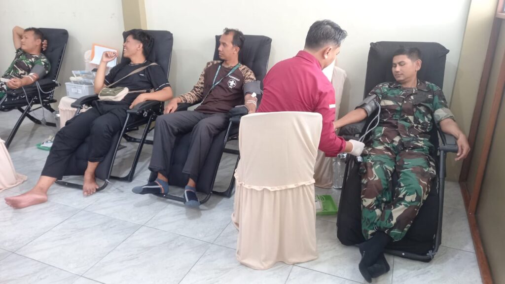 Suasana donor darah di Yayasan Darul Mukmin Karimun, kemarin. (ft yayasandarulmukmin)