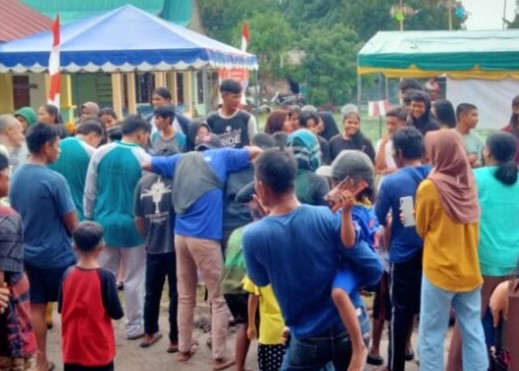 Kemeriahan perayaan HUT ke-79 RI berupa permainan rakyat yang digelar di Desa Tanjung Irat, Lingga, kemarin. (ft roby)