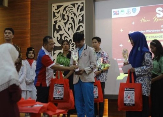 Varanssa, siswa kelas XII SMA Negeri 2 Kundur yang menjadi juara I lomba film pendek. (ft dok sman2kundur)