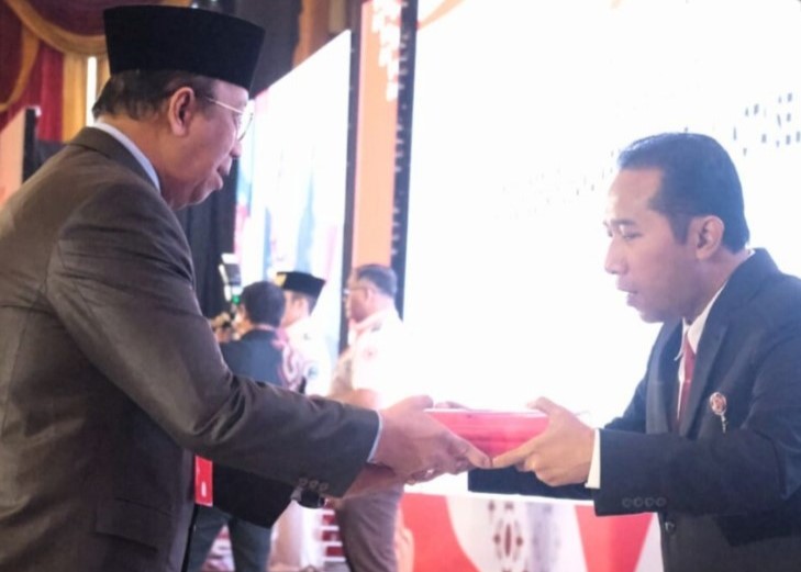 Wabup Anwar Hasyim terima Bendera Pusaka di Jakarta, malam tadi. (ft prokopim)