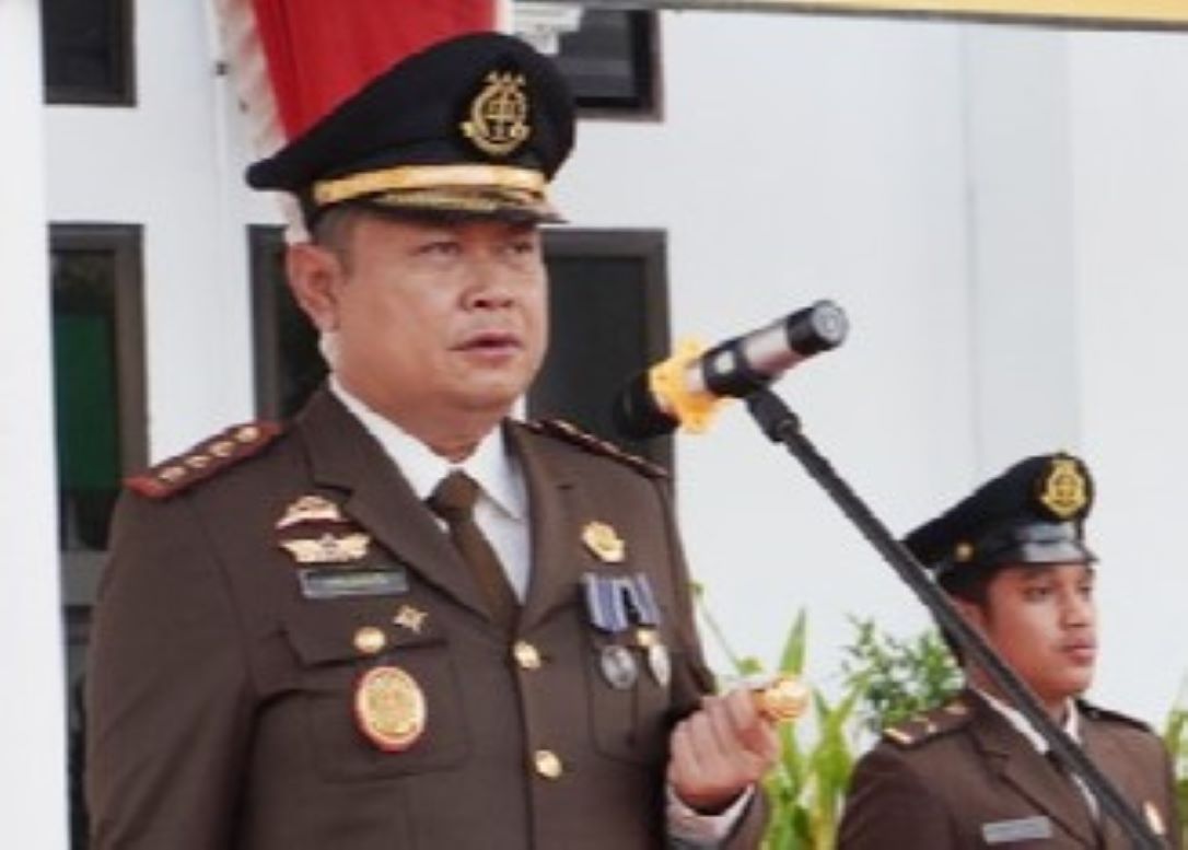 Kejari Karimun, Priyambudi SH MH saat menjadi inspektur upacara di Hari Lahir Kejaksaan ke-79 di Kejari Karimun, pagi tadi. (ft msaimi)