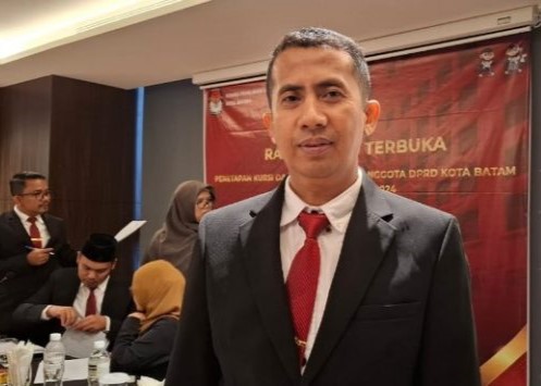 Mawardi, Ketua KPU Kota Batam di sela rapat pleno terbuka di Harris Hotel, kemarin. (ft dok kpubatam)