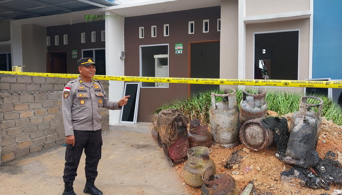 TKP (tempat kejadian perkara) tabugn gas meledak di perumahan di Tebing, foto diambil pagi tadi. (ft novel)