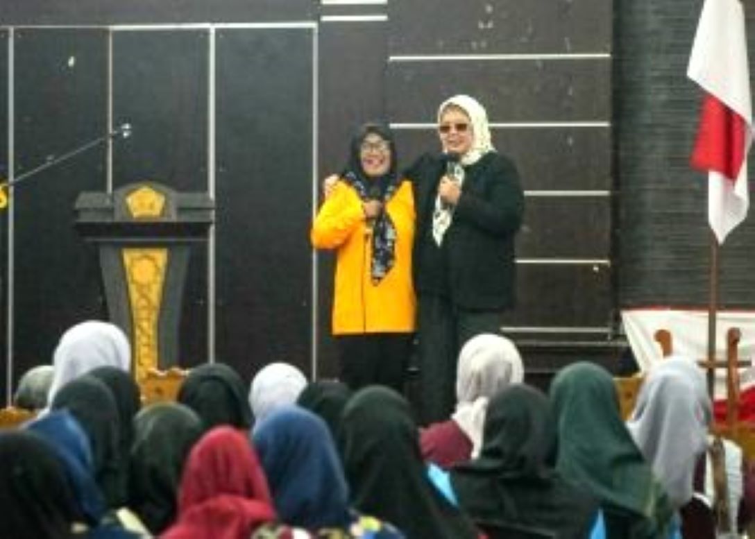 Plt Gubernur Kepri Marlin Agustina saat acara kader Posyandi di Gedung Nasional Karimun, akhir pekan lalu. (ft msaimi)