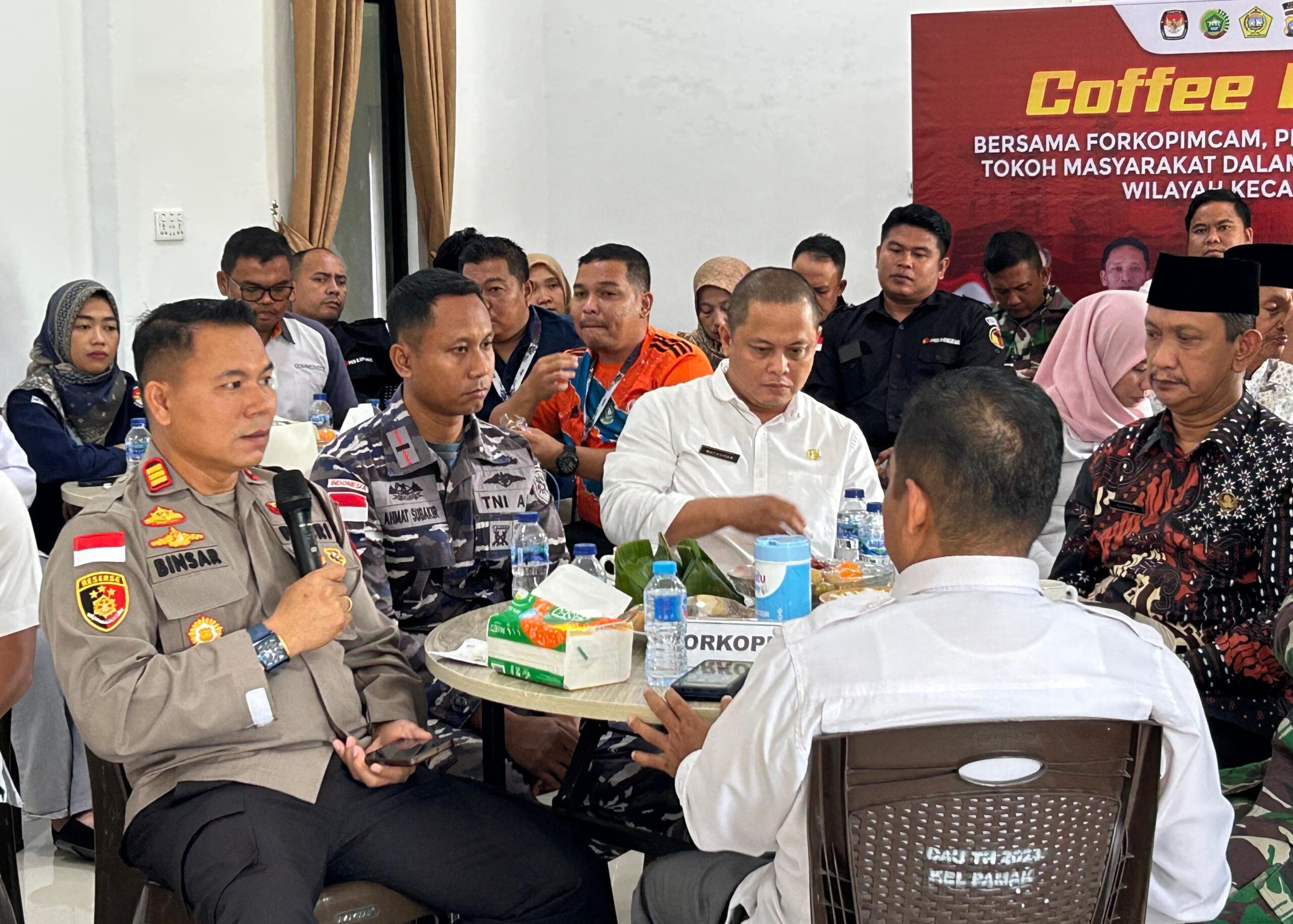 AKP S Binsar Samosir saat sharing di acara coffee morning, pagi tadi. (ft msaimi)