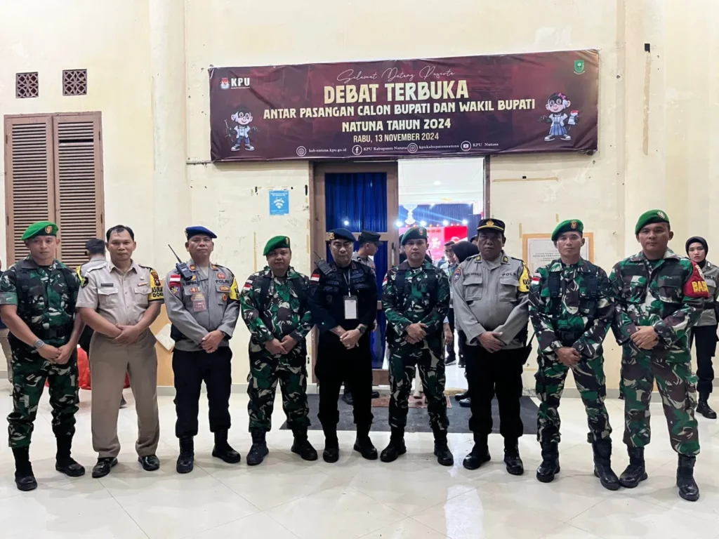 Jajaran Polres Natuna bersama TNI berfoto bersama saat mengamankan debat Pasangan Calon Bupati dan Wakil Bupati Natuna, (ft putra)