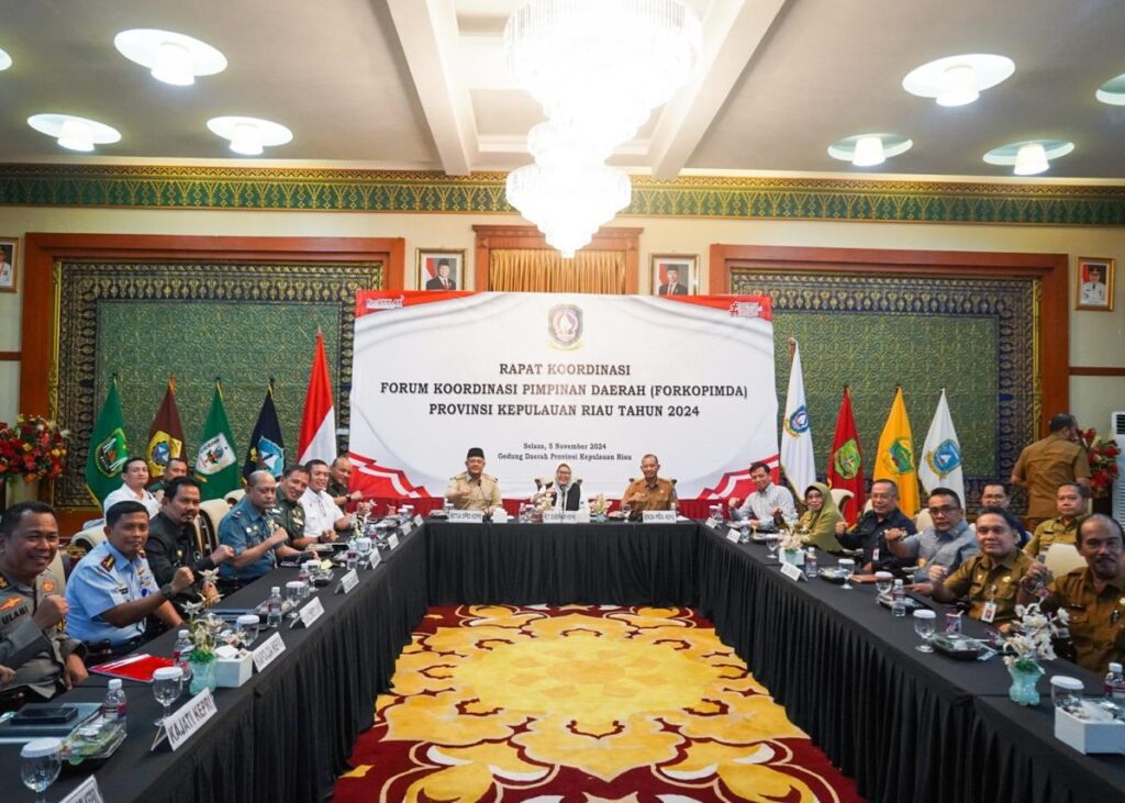 Plt Gubernur Kepri saat memimpin Rakor bersama FKPD Kepri, kemarin. (ft kominfokepri)