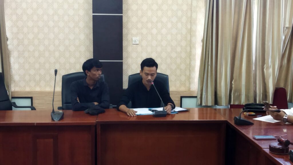 Mahasiswa Adiya Brapiyanto saat menyampaikan aspirasinya di DPRD Karimun, belum lama ini. (ft msaimi)