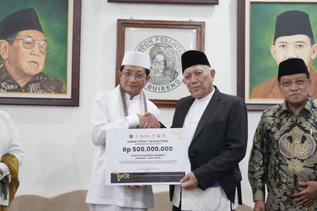 Menteri Agama Nasaruddin menghadiri Haul ke 15 Presiden Gus Dur di Pesantren Tebuireng, Jombang, Jawa Timur, tadi malam. (ft humaskemenag)