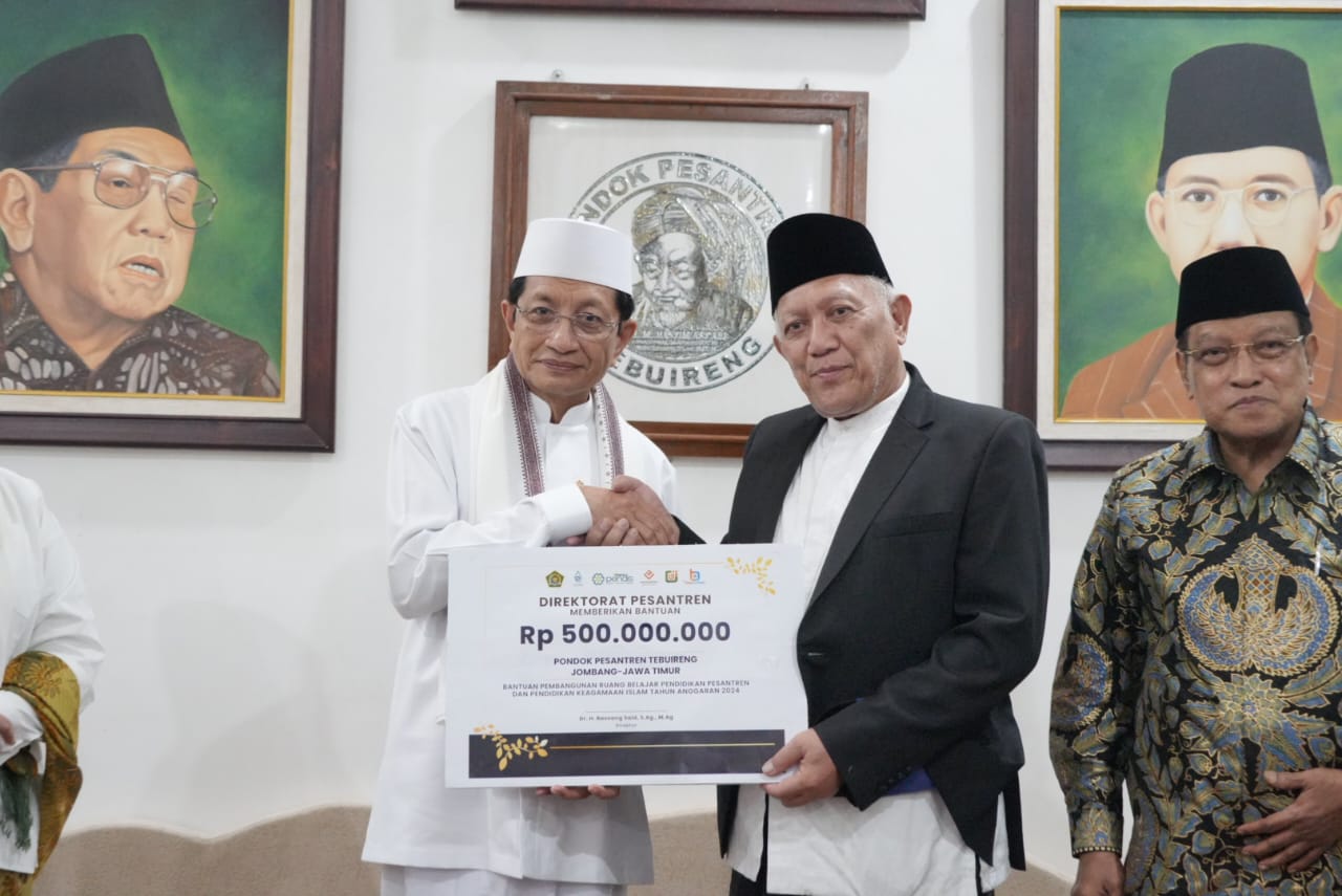 Menteri Agama Nasaruddin menghadiri Haul ke 15 Presiden Gus Dur di Pesantren Tebuireng, Jombang, Jawa Timur, tadi malam. (ft humaskemenag)