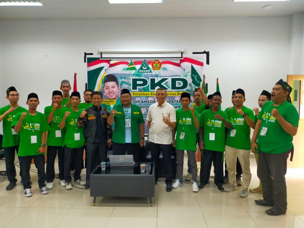 Berfoto bersama pembukaan Diklatpimsar yang digelar PC GP Ansor Bintan, belum lama ini. (ft pcgpansorbintan)