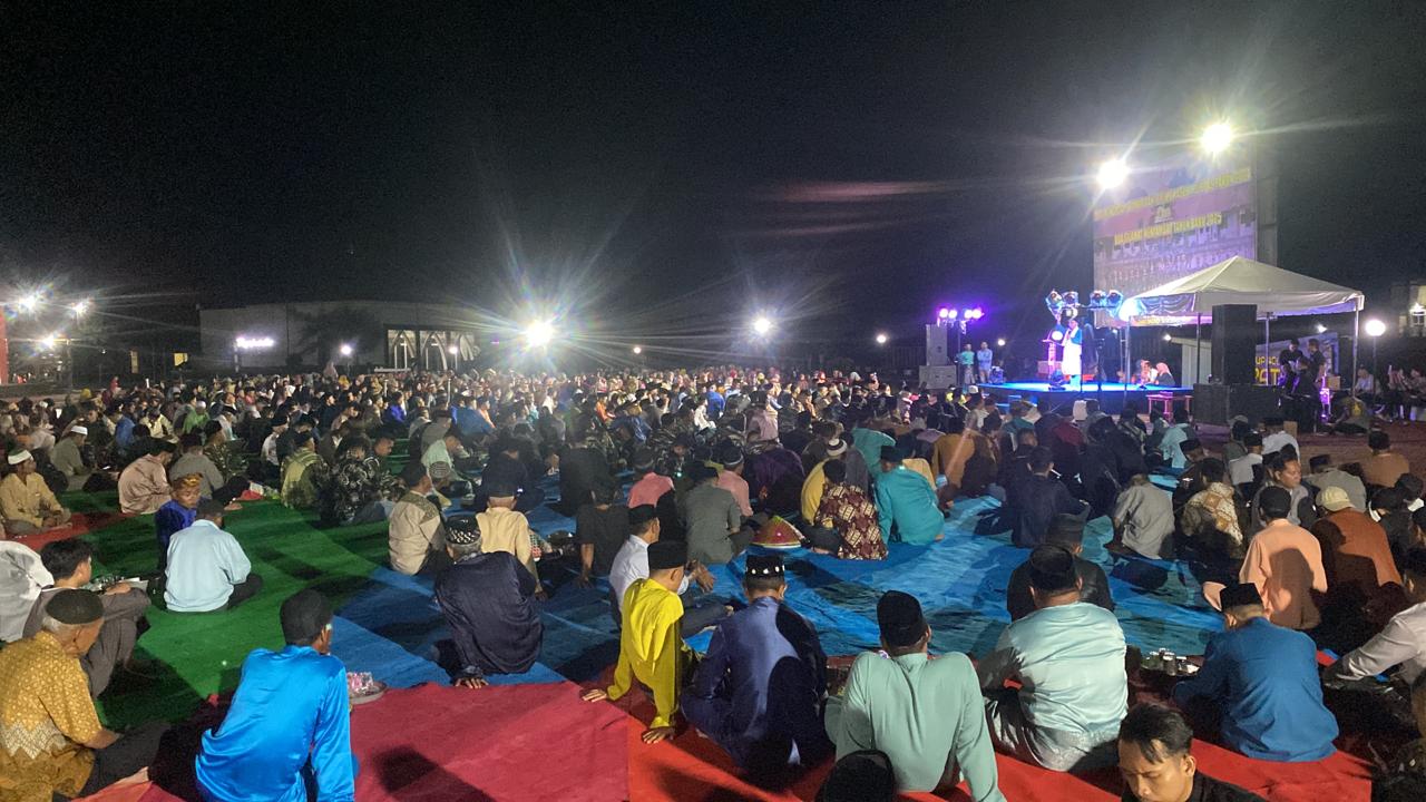 Suasana syukuran dalam rangka menyambut tahun baru 2025 di Mapolres Lingga, malam ini. (ft gafar)