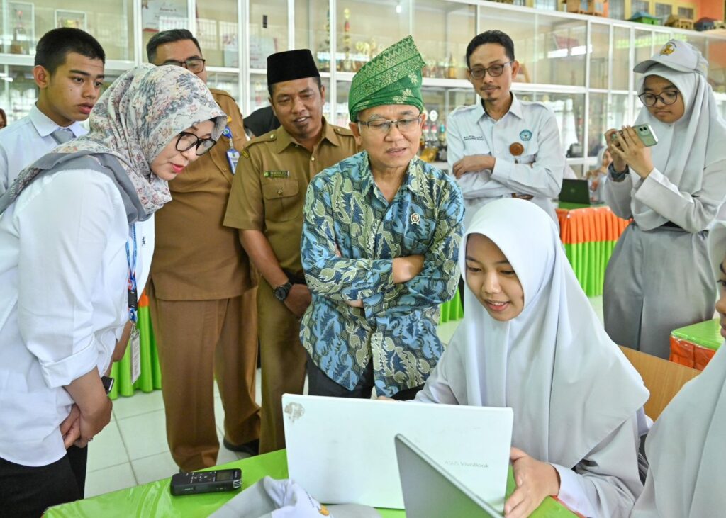 Wakil Menteri Pendidikan Dasar dan Menengah (Wamendikdasmen), Atip Latipulhayat, mengungkapkan, pemerintah ingin agar semua siswa Indonesia mendapatkan pendidikan yang bermutu (Foto Kemendikdasmen)