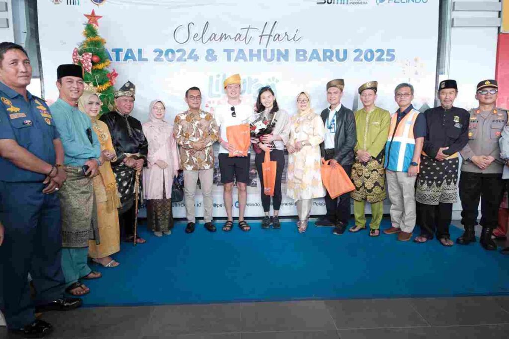 Pj Wako Tanjungpinang saat penyambutan Wisman pertama tahun 2025, pagi tadi. (ft kominfotjpinang)