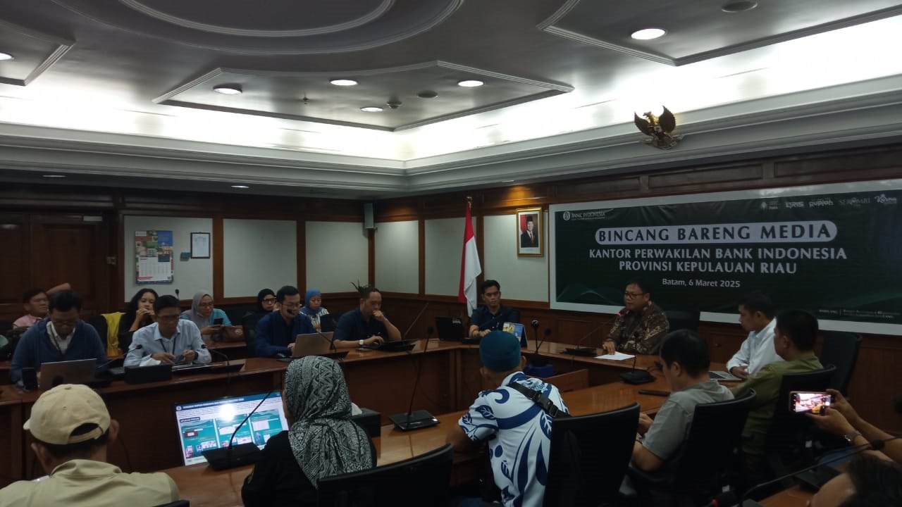 Kepala BI Perwakilan Kepri, Rony Widijarto saat berbuka puasa bersama media di Batam, beberapa hari lalu. (ft qori)