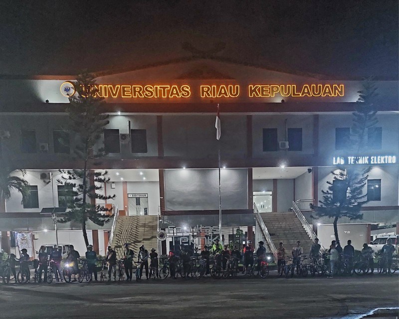 Peserta Lailatur Ride di depan Kampus Unrika Batam, tadi malam. (ft qori)
