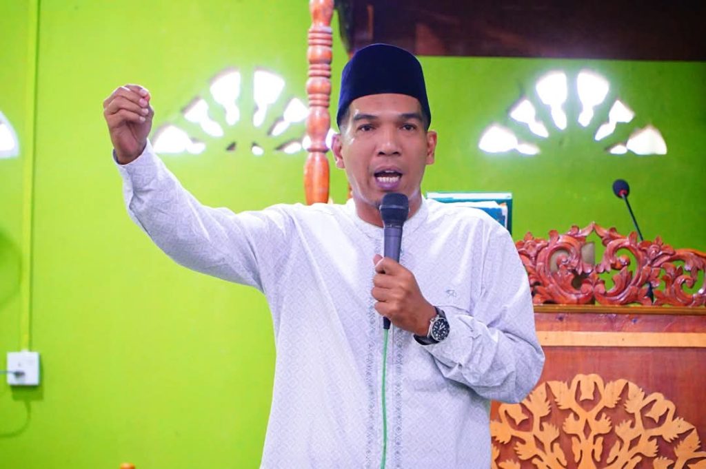 Wabup Lingga saat menyampaikan sambutan acara Safari Ramadan, malam ini. (ft andri)