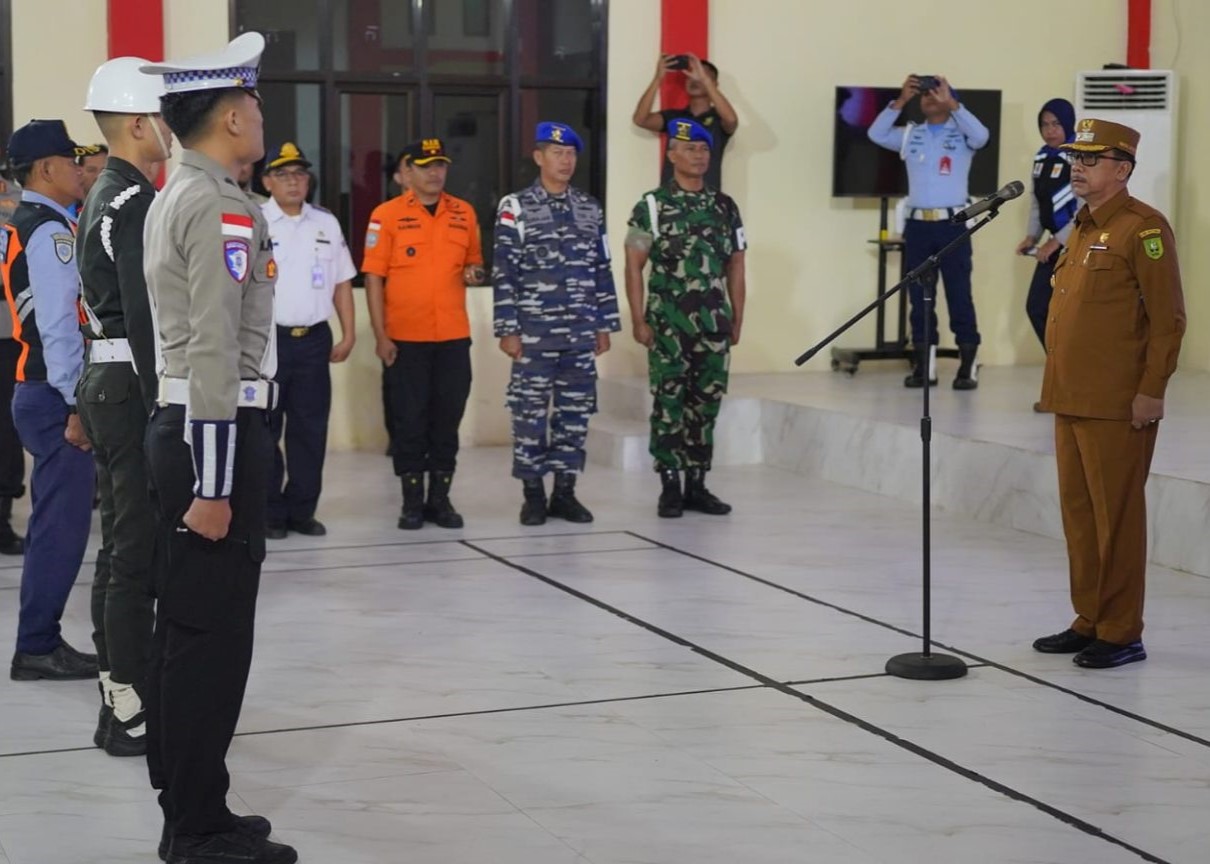 Wabup Natuna saat memimpin Apel di Mapolres Natuna, pagi tadi. (ft humaspolresnatuna)