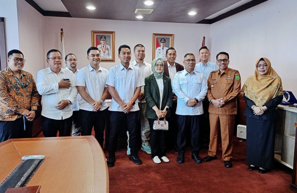 Wagub Kepri, Nyanyang Haris Pratamura saat menerima rombongan Kadin Batam, pagi tadi. (ft kominfokepri)