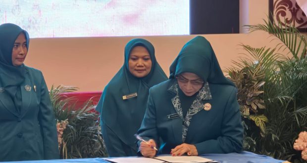 Syafartidah Jarmin, istri dari Wakil Bupati Natuna, Jarmin, S.E., resmi dilantik sebagai Ketua Tim Penggerak PKK. di Tanjungpinang, pagi tadi. (ft kominfotnatuna)