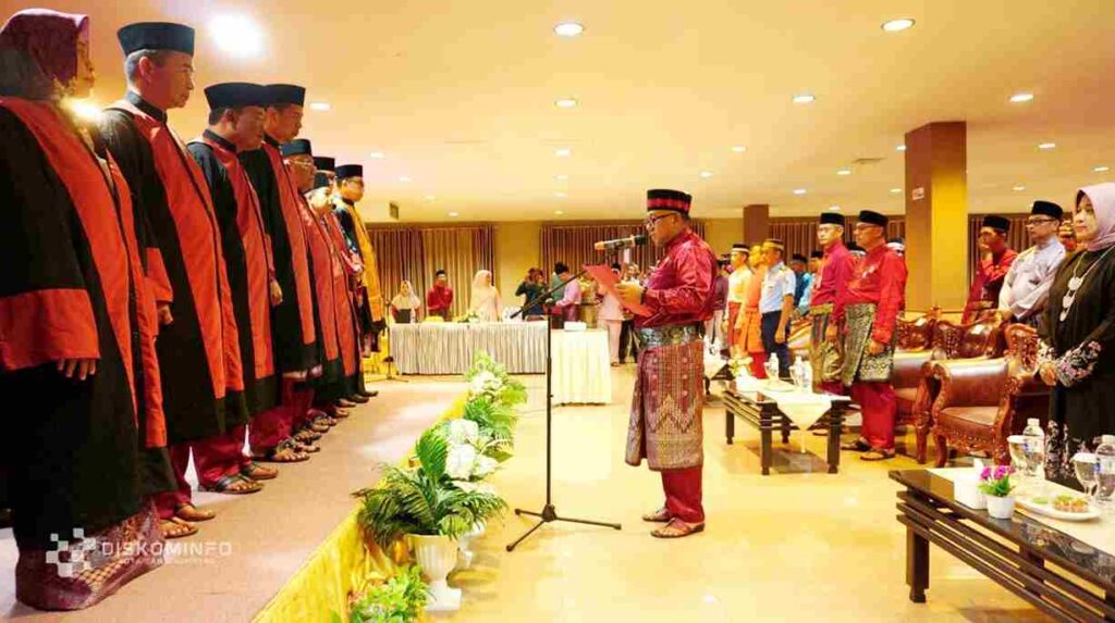 Wako Tanjungpinang saat melantik Dewan Hakim MTQH tingkat Kota Tanjungpinang, pagi tadi. (ft kominfotjpinang)