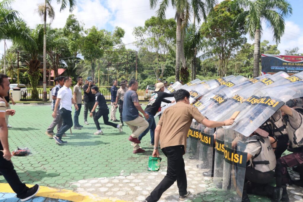 Jajaran Polres Natuna saat simulasi SISPAMKOTA di Polres Natuna, pagi tadi, (ft rusdiandika)