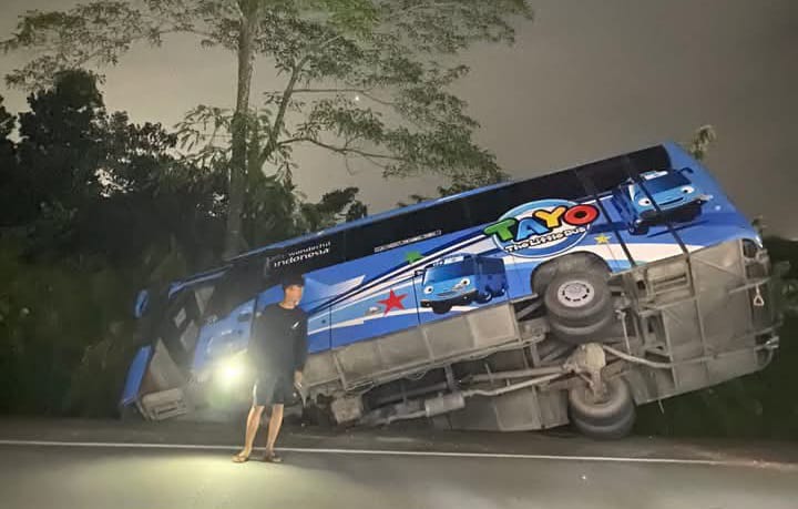 Bus Tayo Terperosok ke Selokan di Pangke Meral, Diduga karena Kelalaian Sopir