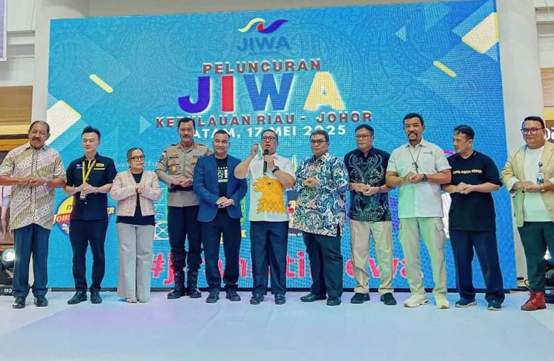 Wagub Nyanyang Haris dan Konjen RI di Johor Bahru, Malaysia, Sigit Suryantoro Widianto saat peluncuran platform promosi wisata JIWA di Atrium Timur Mega Mall Batam Centre, Batam, Kepri, akhir kemarin. (ft keprigov)