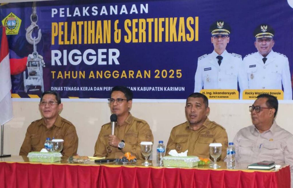 Bupati dan Wakil Bupati saat membuka resmi pelatihan rigger di Karimun, pagi tadi. (ft msaimi)