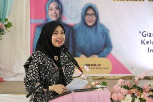 Hafizha, Ketua TP PKK Kabupaten Bintan saat acara Jambore Posyandu. (ft mcbintan)