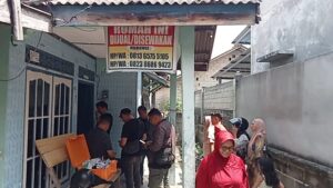 Rumah sewa di Kabupaten Karimun yang menjadi TKP penganiayaan balita hingga tewas. (ft adief)