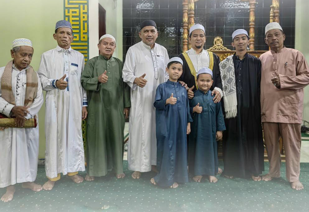 Wakil Bupati Rocky M Bawole saat Salat Iduladha, pagi tadi. (ft prokopim)