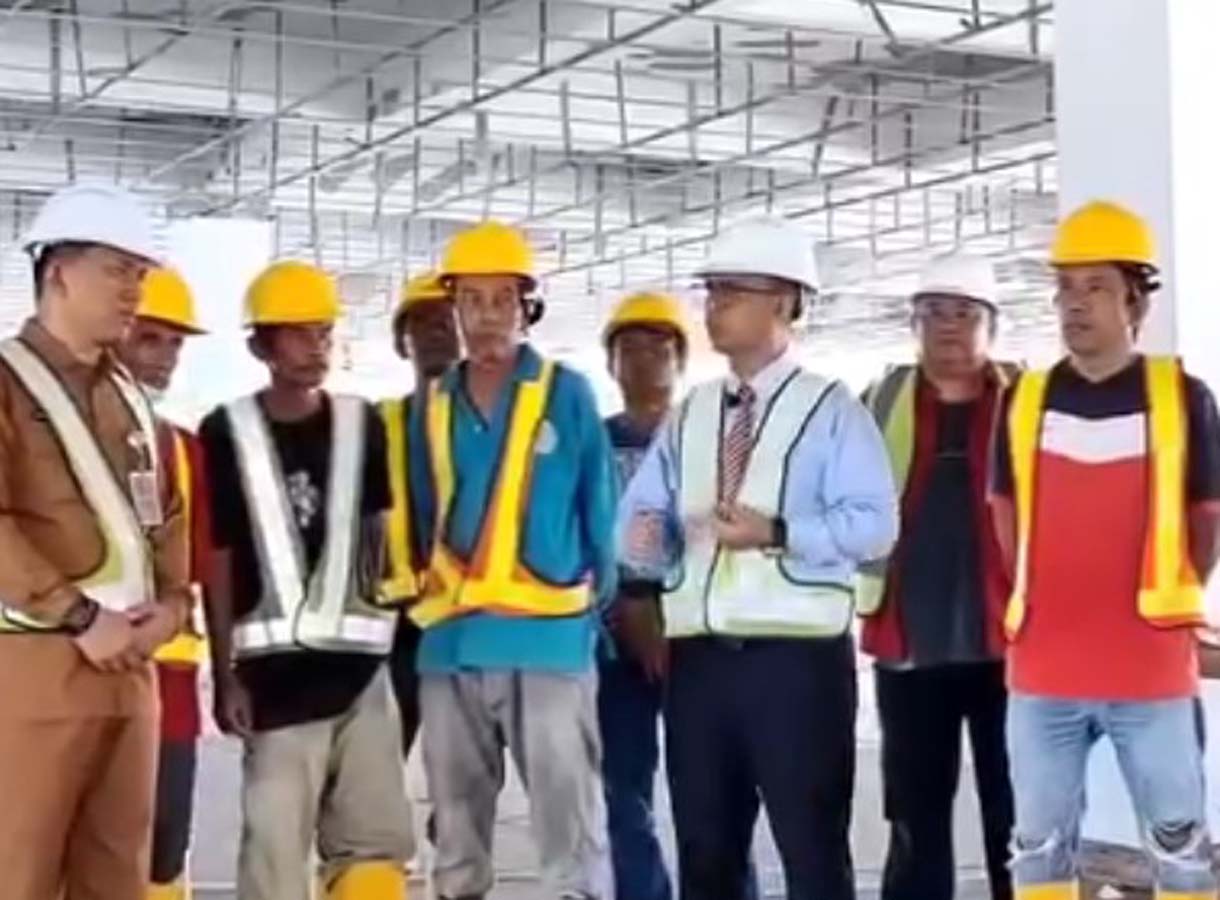 Bupati Karimun saat meninjau MPP di Coastal Area, pagi tadi, (ft prokopim)