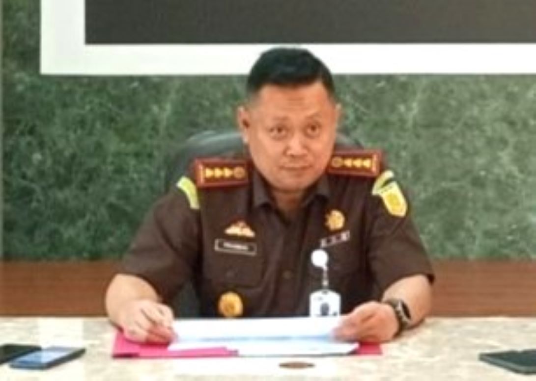 Kajari Karimun Priyambudi saat menggelar konferensi pers, belum lama ini. (ft msaimi)