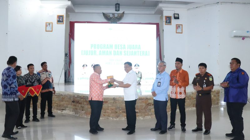 Kejati Kepri saat foto bersama Bupati Lingga saat acara FGD terkait Jaksa Jaga Desa, kemarin, (ft wandy)