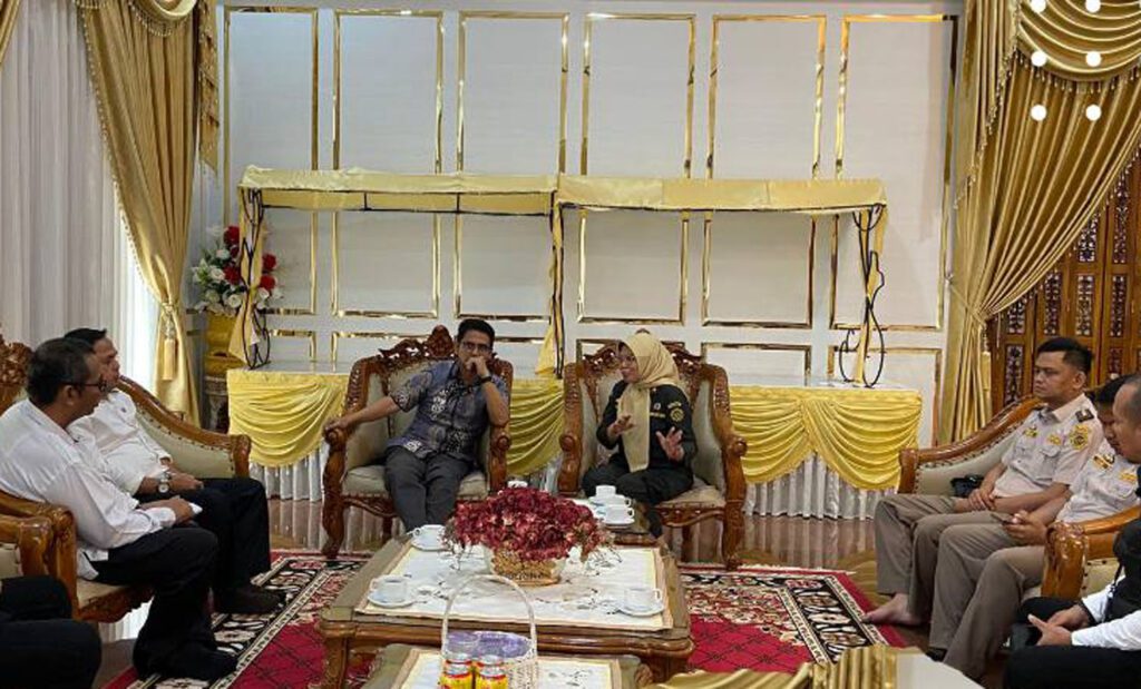 Pertemuan pihak Karantina Kepri bersama Bupati Karimun, Selasa lalu. (ft barantinkepri)