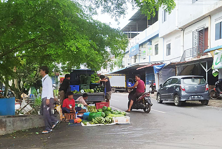 Suasana PKL Pasar Bintan Centre yang kian menjamur. (ft ulasan)