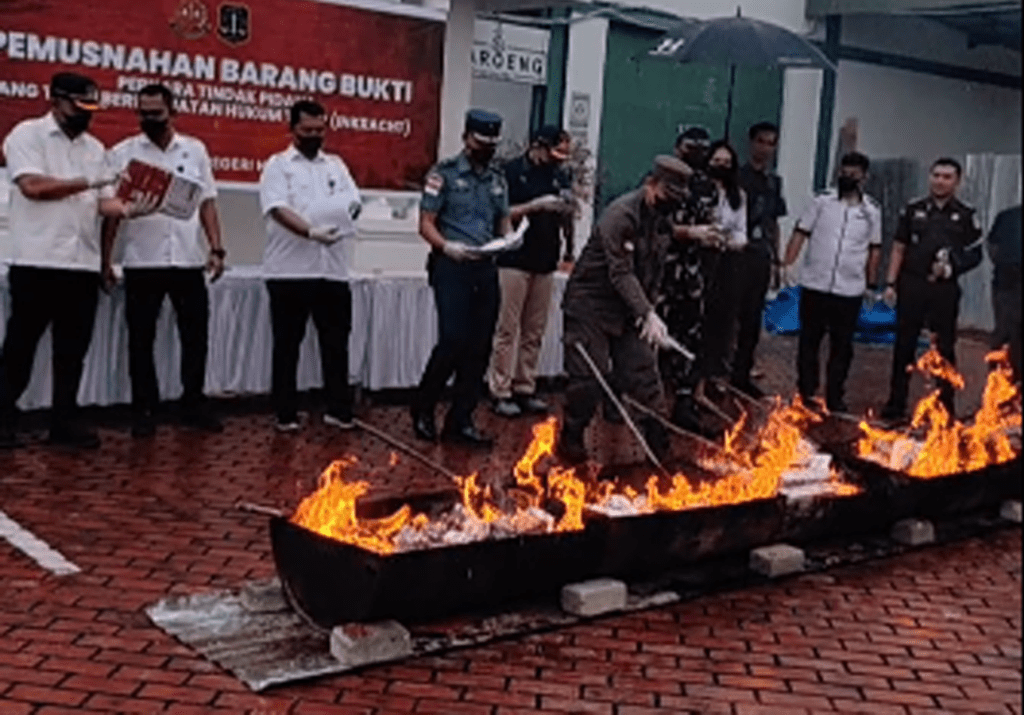 Suasana pemusnahan barang bukti di Kejari Karimun, pagi tadi. (ft msaimi)