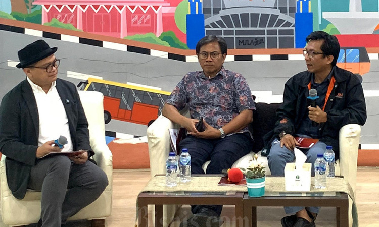 Nasrsumber sedang memaparkan laporan Lanskap Media 2025, yang diluncurkan di Jakarta, Jumat pekan lalu. (ft lanskapmedia)