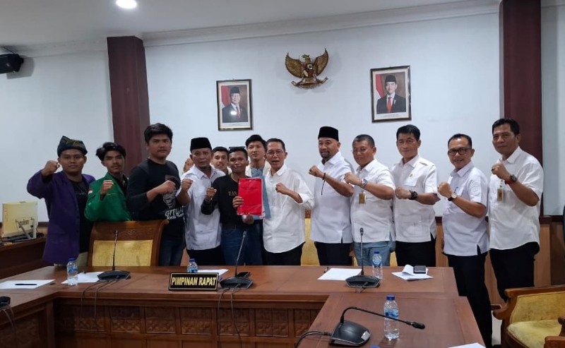 Wali Kota Amsakar Temui Demo Mahasiswa, Bahas Sampah, Banjir, dan Truk Ugal-ugalan
