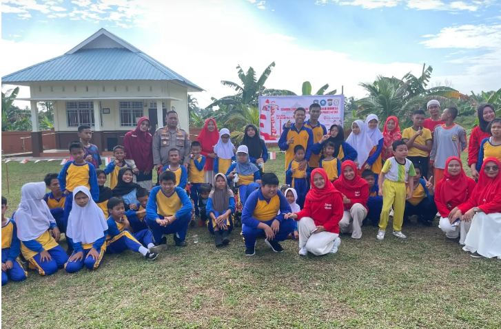 Siswa SLB Negeri Natuna Ceria saat Kapolres Datangi Perayaan HUT Kemerdekaan