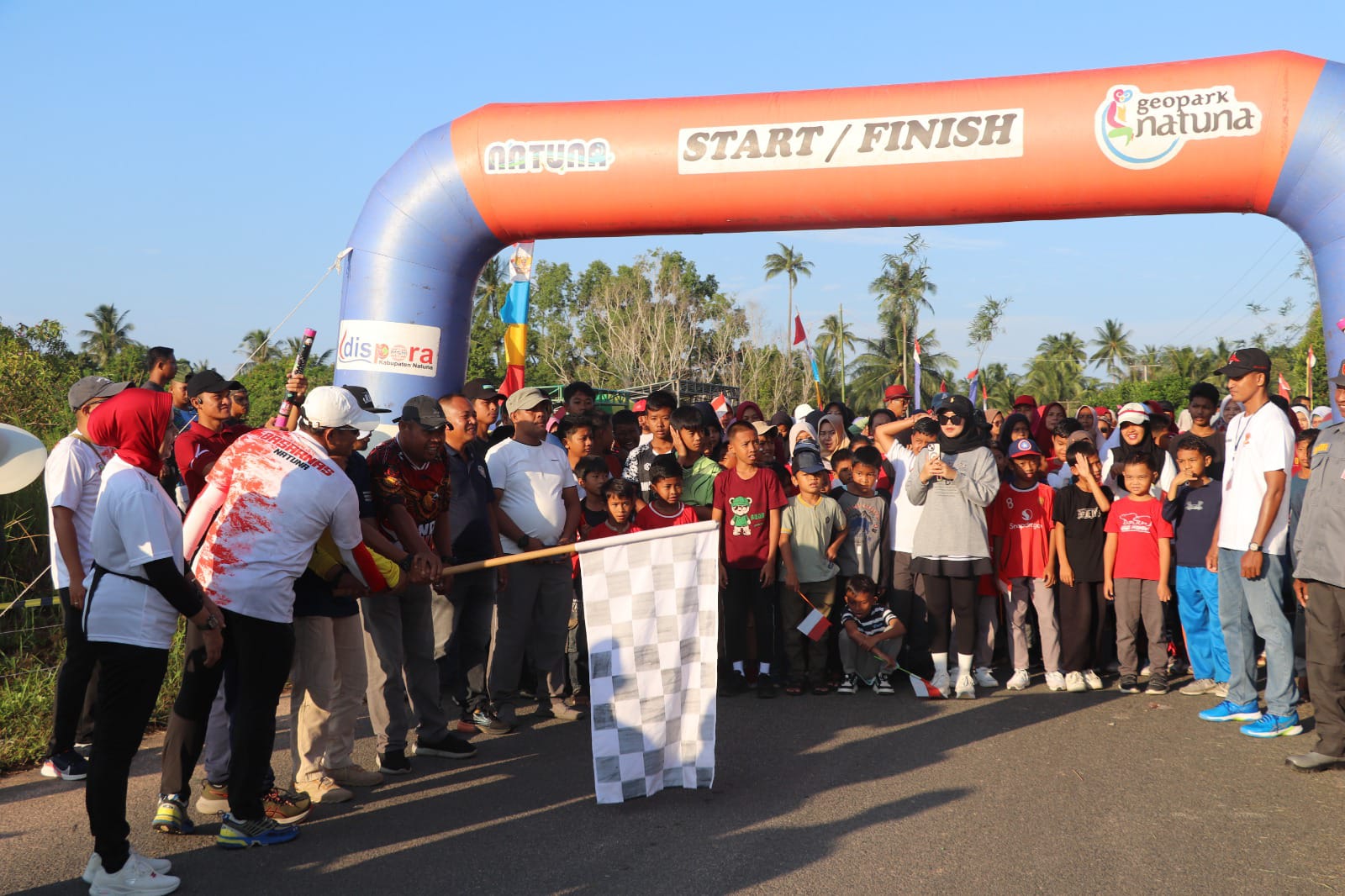 Kelurahan Ranai Darat Meriahkan HUT RI ke-80 dengan Lomba Rakyat dan Jalan Santai