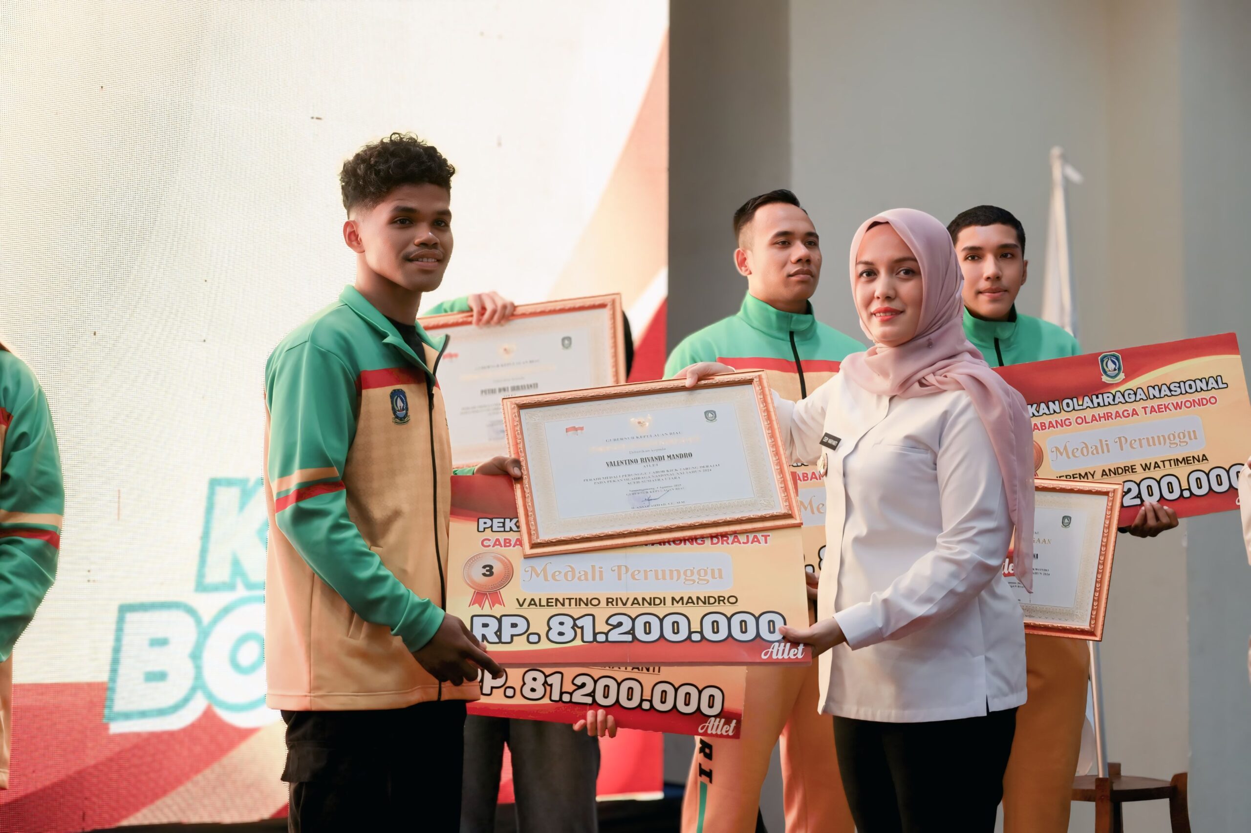 Pelantikan KONI Kepri dan Penyerahan Bonus Atlet, Wabup Deby: Tingkatkan  Prestasi Olahraga Bintan