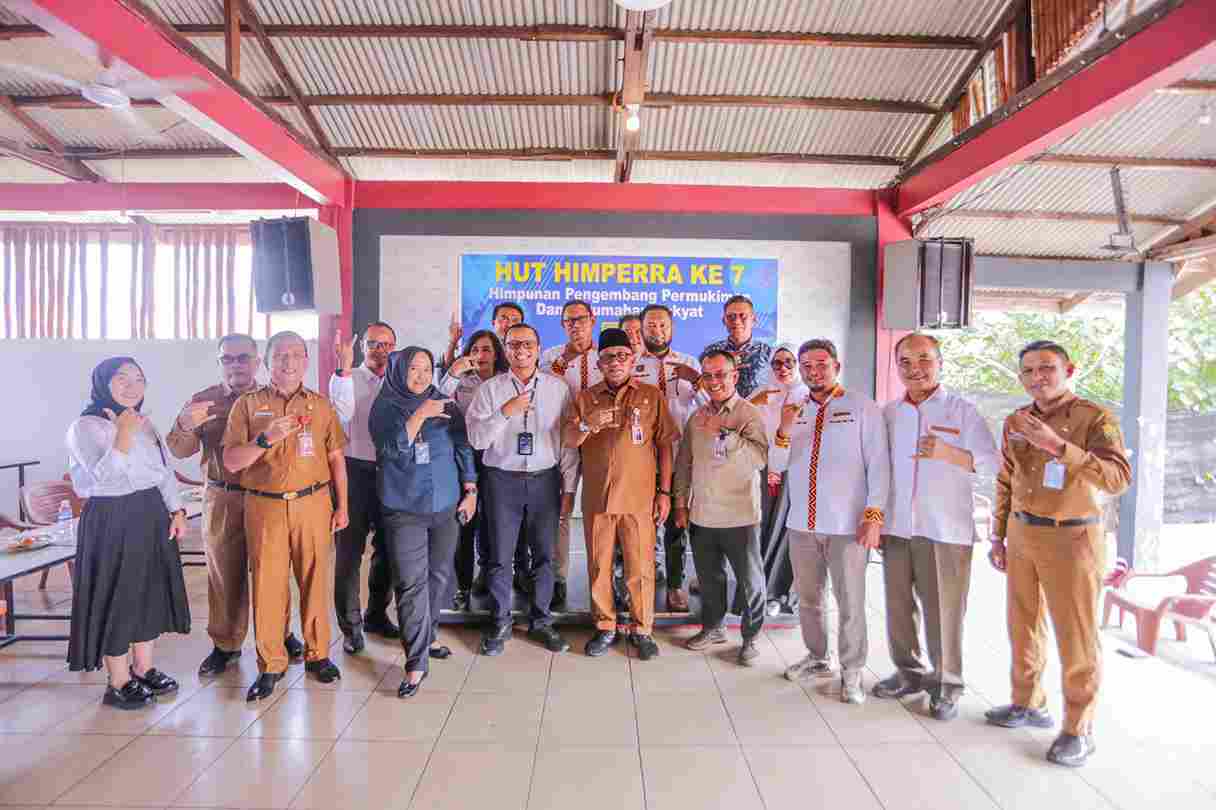 Wali Kota Lis berfoto bersama pengurus HIMPERA di Tanjungpinang, pagi tadi. (ft kominfotpi)