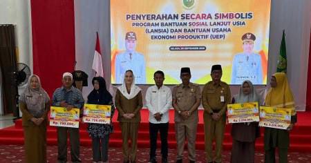 Pemkab Natuna Salurkan Bantuan Sosial untuk Lansia dan Modal Usaha Produktif