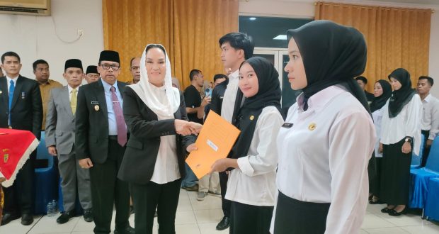 Bupati Natuna Serahkan SK PPPK Tahap II Formasi 2024 kepada 59 Pegawai Baru