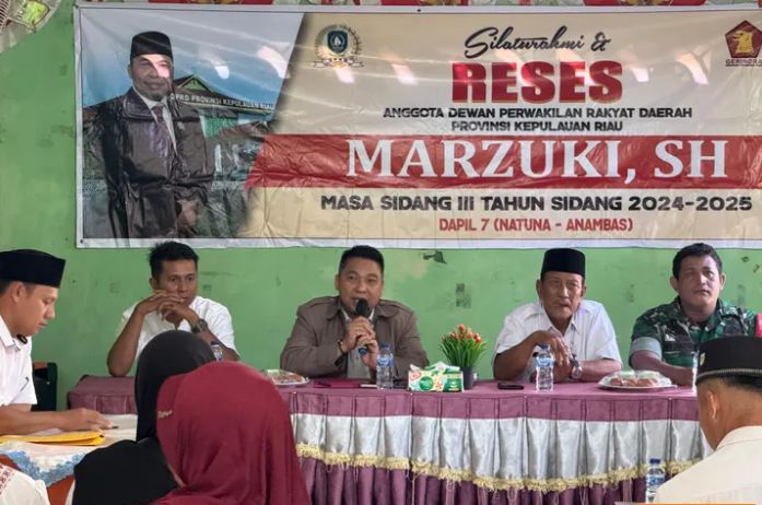 Reses di Natuna, Marzuki Tampung Curhat Warga soal Jalan Rusak hingga Ruang Guru Nyaris Ambruk