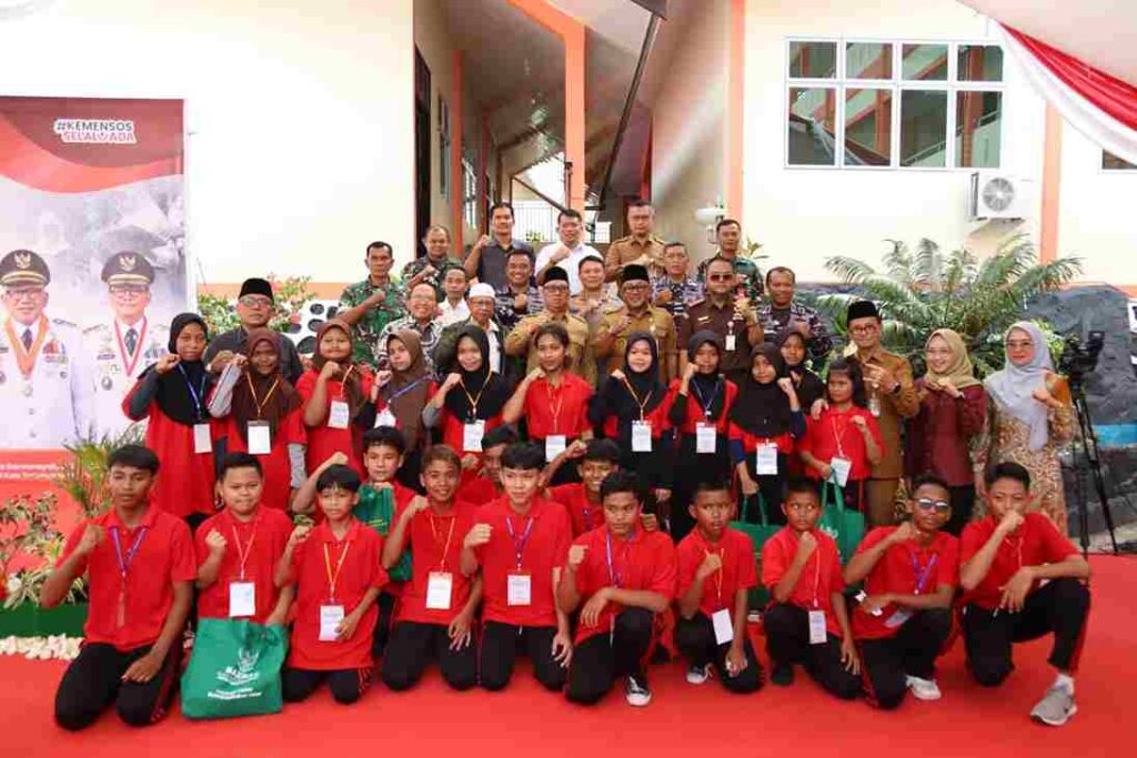 Wako Lis Darmansyah berfoto saat meresmikan sekolah rakyat di Tanjungpinang, pagi tadi. (ft kominfotpi)