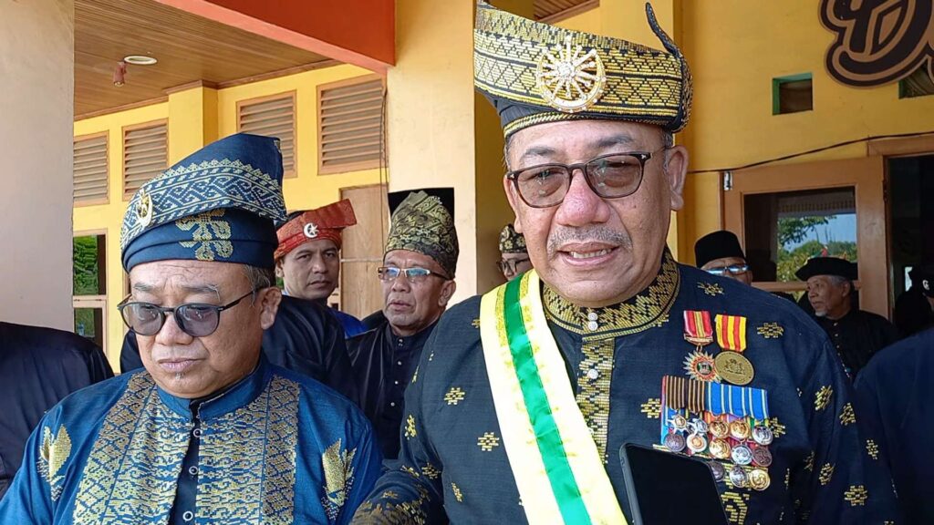 Dewan Pembina LAM Provinsi Kepulauan Riau, Dato Yan Fitri Halimansyah (kanan) dan Ketua LAM Karimun Dato Muhammad Firmansyah (kiri). (ft ricky)